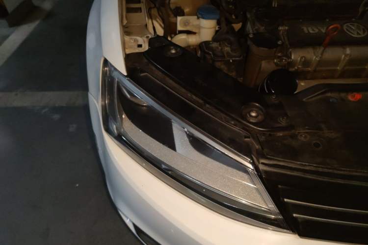 Used Volkswagen Sagitar 2014 Revised Version 1.6L Automatic Comfort Edition Right Front Headlight