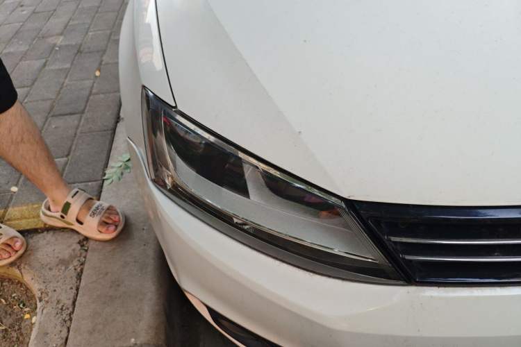 Used Volkswagen Sagitar 2014 Revised Version 1.6L Manual Leading Edition Right Front Headlight