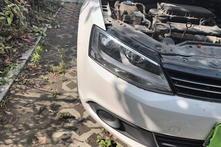 Used Volkswagen Sagitar 2014 Revised Version 1.6L Manual Comfort Edition Right Front Headlight