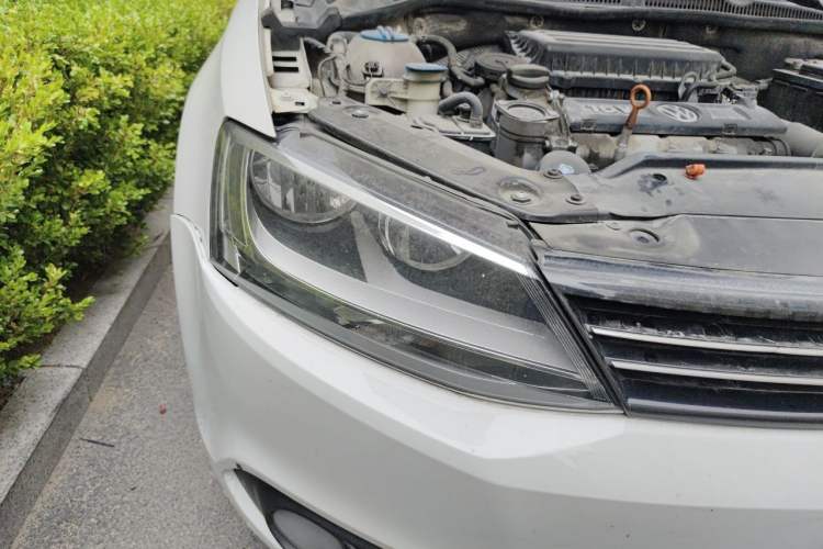 Used Volkswagen Sagitar 2014 Revised Version 1.6L Manual Comfort Edition Right Front Headlight