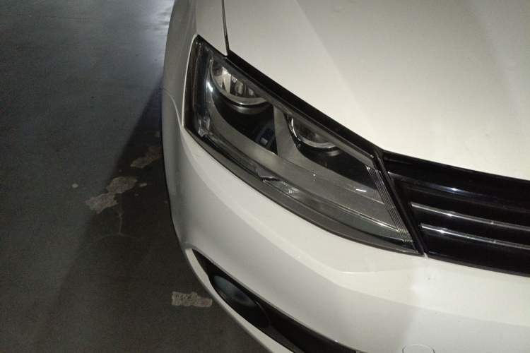 Used Volkswagen Sagitar 2014 Revised Version 1.6L Automatic Fashionable Style Right Front Headlight
