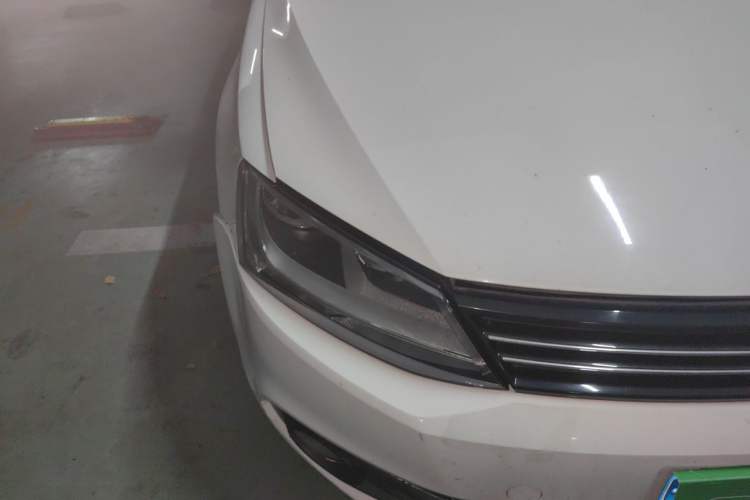 Used Volkswagen Sagitar 2014 1.6L Automatic Comfort Model Right Front Headlight
