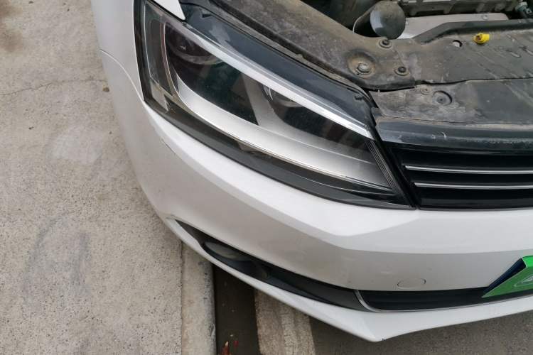 Used Volkswagen Sagitar 2014 Revised Version 1.6L Manual Leading Edition Right Front Headlight