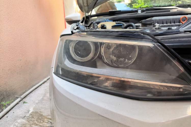 Used Volkswagen Sagitar 2014 Revised Version 1.6L Manual Comfort Edition Right Front Headlight