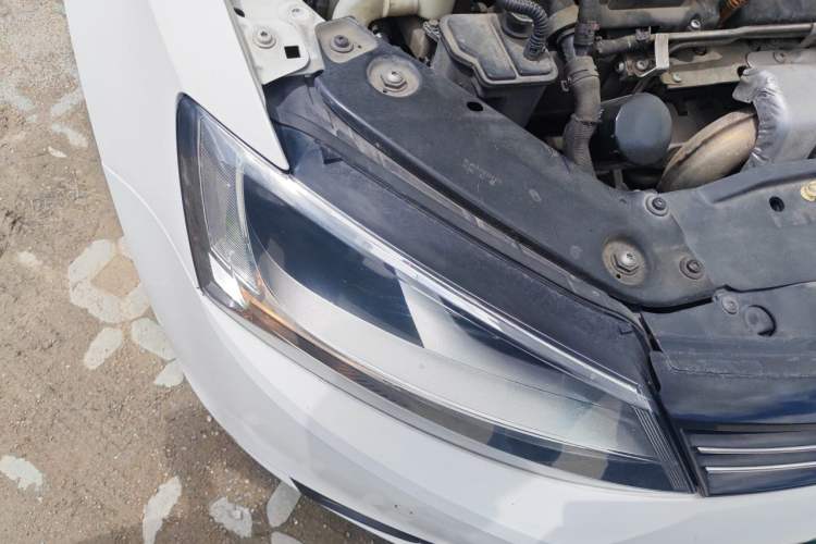 Used Volkswagen Sagitar 2014 Revised Version 1.4TSI Automatic Luxury Edition Right Front Headlight