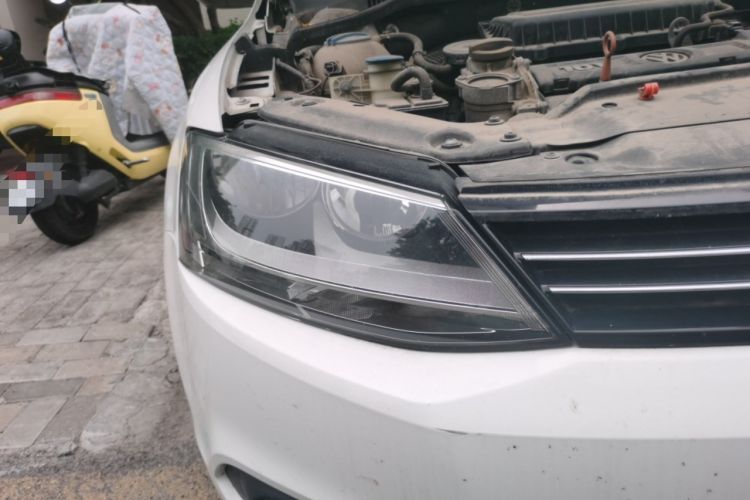 Used Volkswagen Sagitar 2014 Revised Version 1.6L Automatic Comfort Edition Right Front Headlight