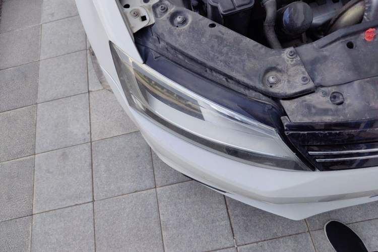 Used Volkswagen Sagitar 2014 Revised Version 1.4TSI Automatic Luxury Edition Right Front Headlight