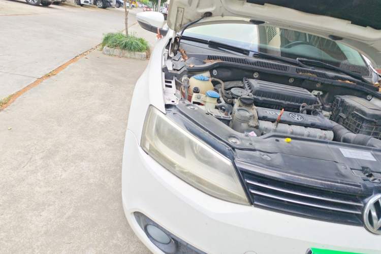 Used Volkswagen Sagitar 2014 Revised Version 1.6L Automatic Comfort Edition Right Front Headlight