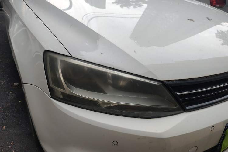 Used Volkswagen Sagitar 2014 1.4TSI Automatic Luxury Model Right Front Headlight