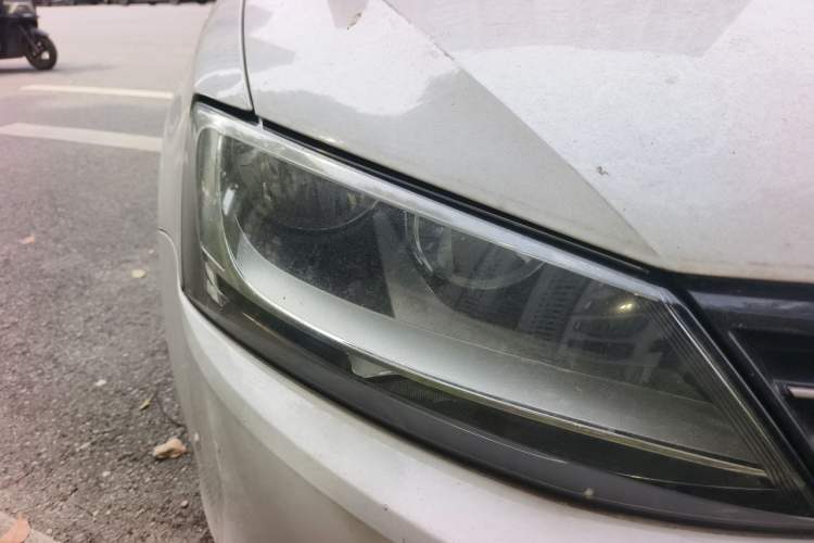 Used Volkswagen Sagitar 2014 Revised Version 1.6L Automatic Leading Edition Right Front Headlight
