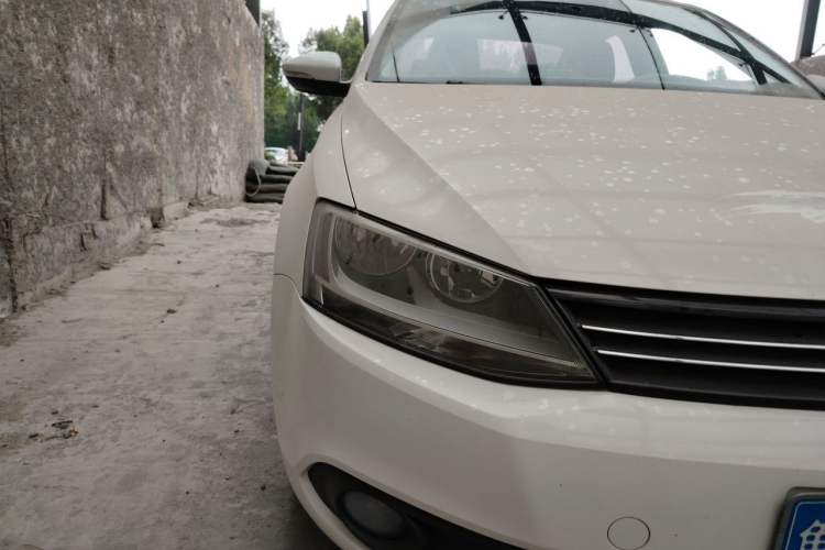 Used Volkswagen Sagitar 2014 1.6L Manual Comfort Model Right Front Headlight