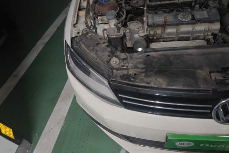 Used Volkswagen Sagitar 2014 Revised Version 1.6L Automatic Comfort Edition Right Front Headlight