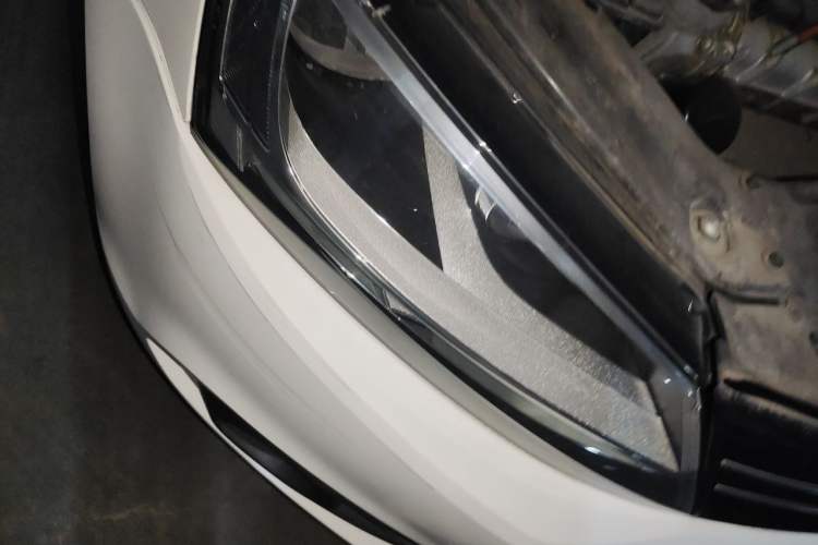 Used Volkswagen Sagitar 2014 Revised Version 1.6L Automatic Comfort Edition Right Front Headlight