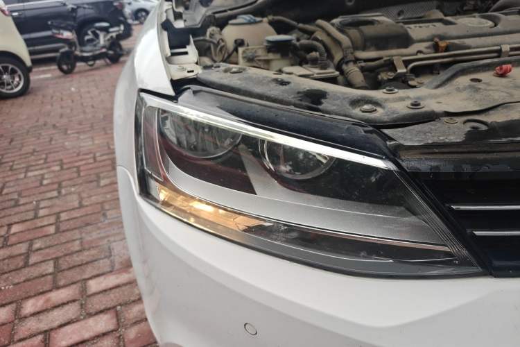 Used Volkswagen Sagitar 2014 1.4TSI Automatic Fashion Edition Right Front Headlight