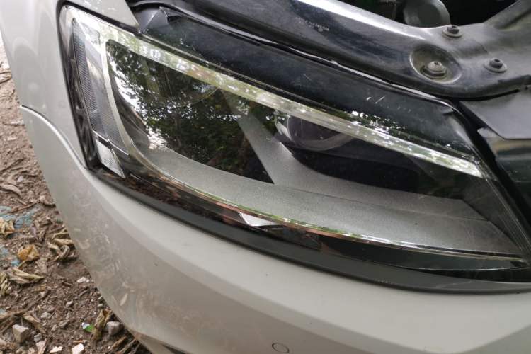 Used Volkswagen Sagitar 2014 1.4TSI Automatic Luxury Model Right Front Headlight