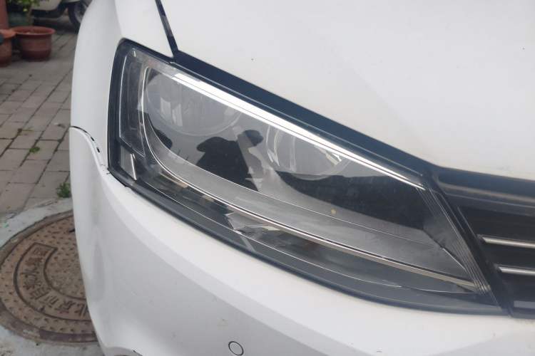 Used Volkswagen Sagitar 2014 1.4TSI Automatic Flagship Edition Right Front Headlight