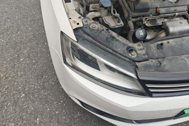 Used Volkswagen Sagitar 2014 Revised Version 1.4TSI Automatic Luxury Edition Right Front Headlight
