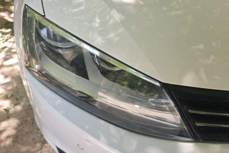 Used Volkswagen Sagitar 2014 Revised Version 1.4TSI Automatic Luxury Edition Right Front Headlight