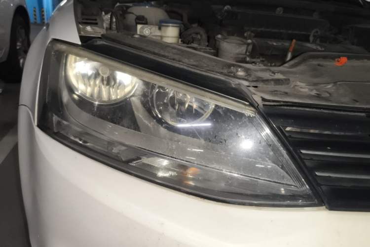Used Volkswagen Sagitar 2014 Revised Version 1.6L Automatic Comfort Edition Right Front Headlight