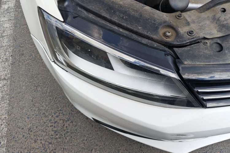 Used Volkswagen Sagitar 2014 Revised Version 1.6L Automatic Leading Edition Right Front Headlight