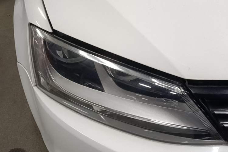 Used Volkswagen Sagitar 2014 Revised Version 1.6L Manual Comfort Edition Right Front Headlight