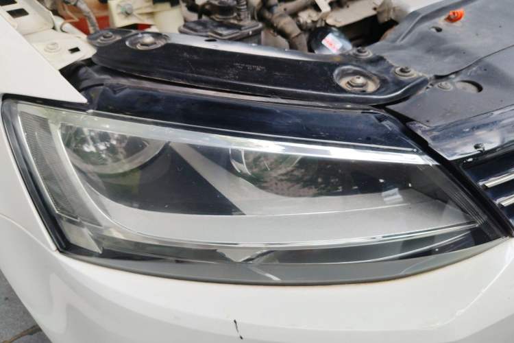 Used Volkswagen Sagitar 2014 1.4TSI Automatic Luxury Model Right Front Headlight