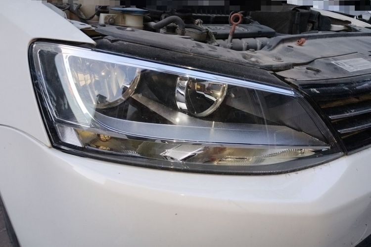 Used Volkswagen Sagitar 2014 Revised Version 1.6L Manual Comfort Edition Right Front Headlight