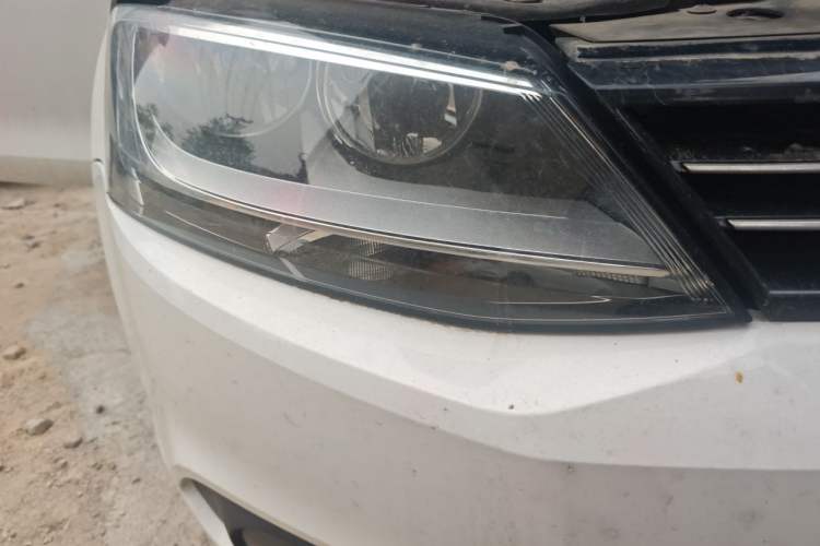 Used Volkswagen Sagitar 2014 Revised Version 1.6L Manual Comfort Edition Right Front Headlight