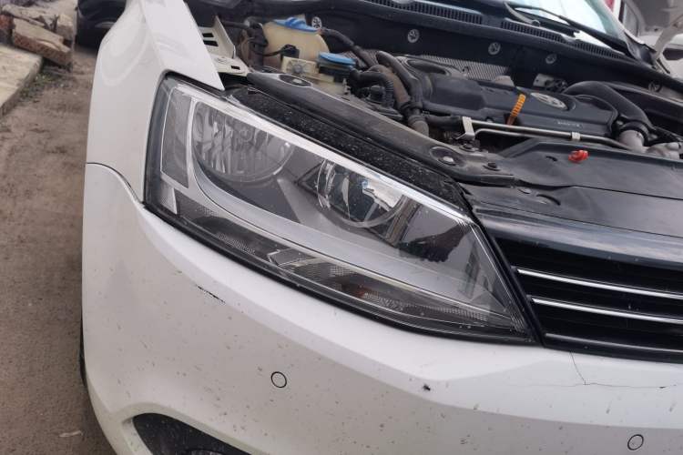 Used Volkswagen Sagitar 2014 1.4TSI Automatic Luxury Model Right Front Headlight