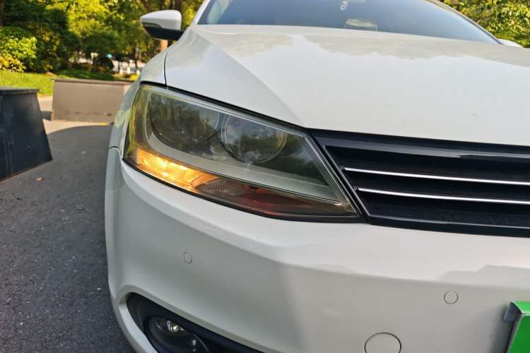 Used Volkswagen Sagitar 2014 Revised Version 1.4TSI Automatic Luxury Edition Right Front Headlight