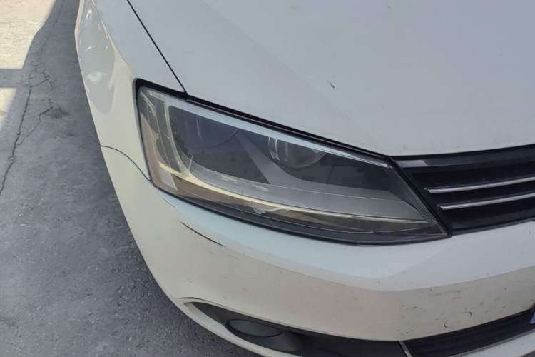 Used Volkswagen Sagitar 2014 1.6L Automatic Comfort Model Right Front Headlight