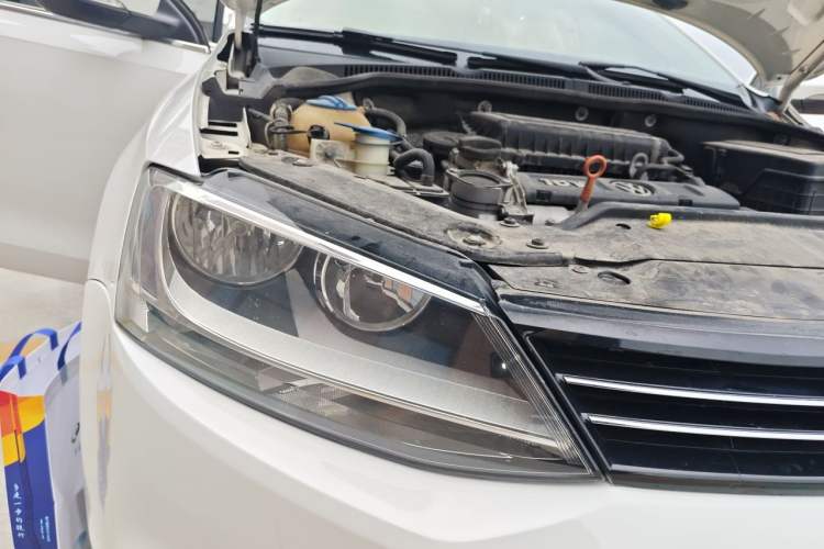 Used Volkswagen Sagitar 2014 Revised Version 1.6L Automatic Leading Edition Right Front Headlight
