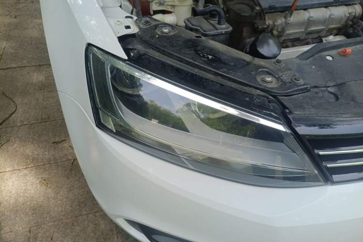 Used Volkswagen Sagitar 2014 Revised Version 1.6L Manual Comfort Edition Right Front Headlight