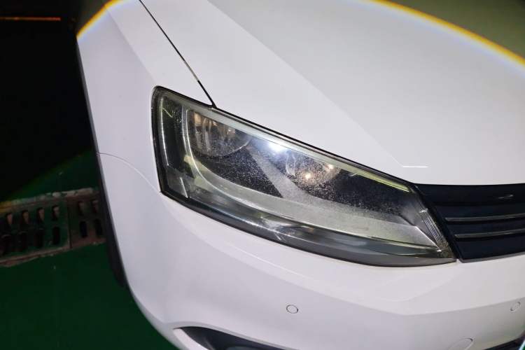 Used Volkswagen Sagitar 2014 Revised Version 1.4TSI Automatic Luxury Edition Right Front Headlight