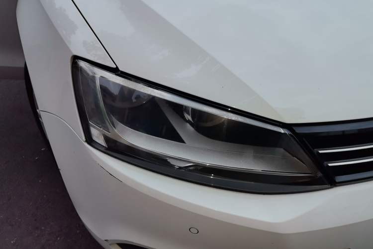 Used Volkswagen Sagitar 2014 Revised Version 1.4TSI Manual Luxury Edition Right Front Headlight