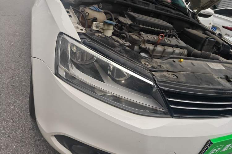 Used Volkswagen Sagitar 2014 Revised Version 1.6L Manual Leading Edition Right Front Headlight