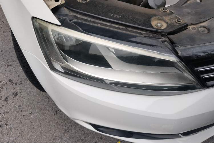 Used Volkswagen Sagitar 2014 1.6L Automatic Comfort Model Right Front Headlight