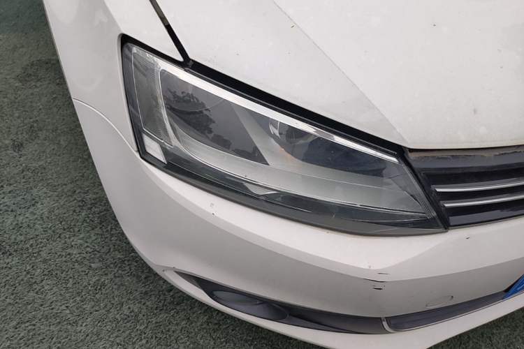 Used Volkswagen Sagitar 2014 Revised Version 1.6L Automatic Comfort Edition Right Front Headlight