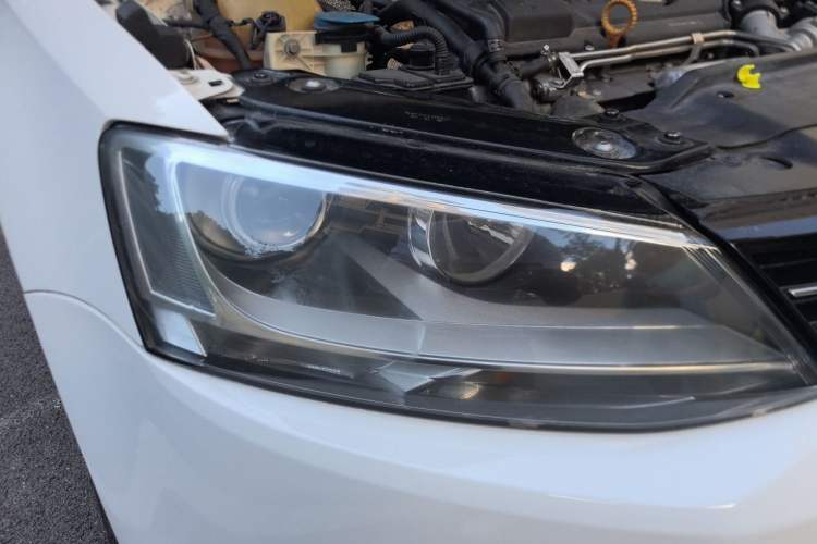 Used Volkswagen Sagitar 2014 Revised Version 1.4TSI Automatic Luxury Edition Right Front Headlight