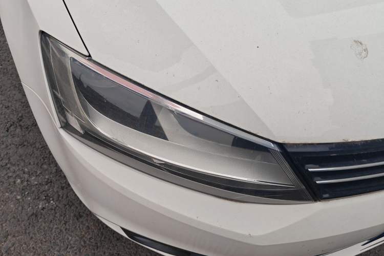 Used Volkswagen Sagitar 2014 1.6L Manual Comfort Model Right Front Headlight