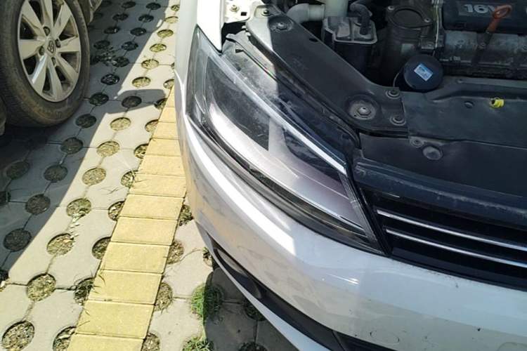 Used Volkswagen Sagitar 2014 Revised Version 1.6L Manual Comfort Edition Right Front Headlight