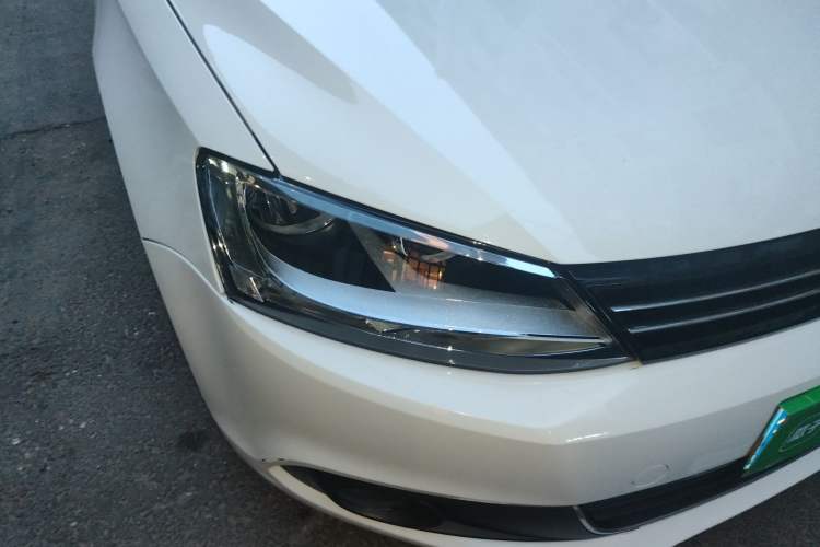 Used Volkswagen Sagitar 2014 1.6L Automatic Comfort Model Right Front Headlight