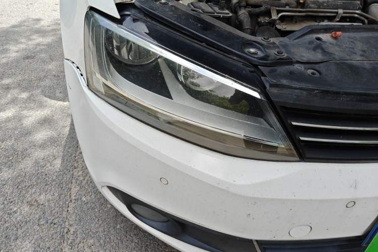 Used Volkswagen Sagitar 2014 Revised Version 1.4TSI Automatic Luxury Edition Right Front Headlight