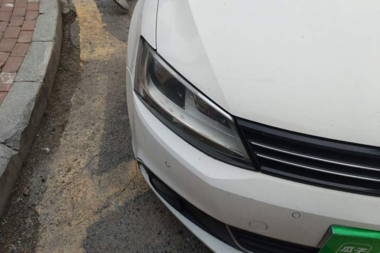 Used Volkswagen Sagitar 2014 Revised Version 1.4TSI Automatic Luxury Edition Right Front Headlight