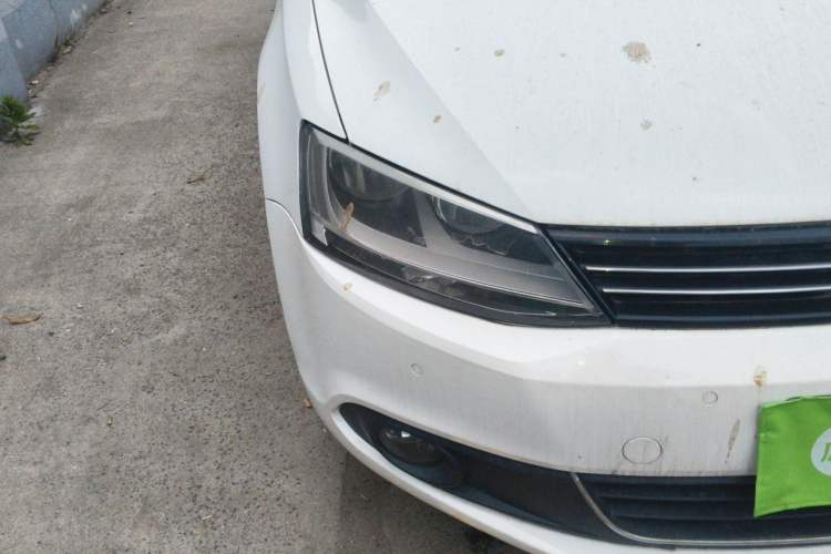 Used Volkswagen Sagitar 2014 1.4TSI Automatic Luxury Model Right Front Headlight