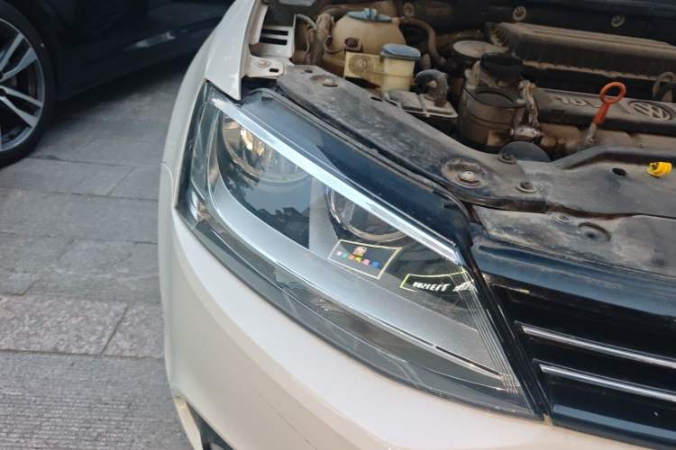 Used Volkswagen Sagitar 2014 Revised Version 1.6L Automatic Fashionable Style Right Front Headlight