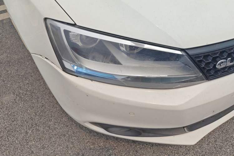 Used Volkswagen Sagitar 2014 1.4TSI Automatic Luxury Model Right Front Headlight