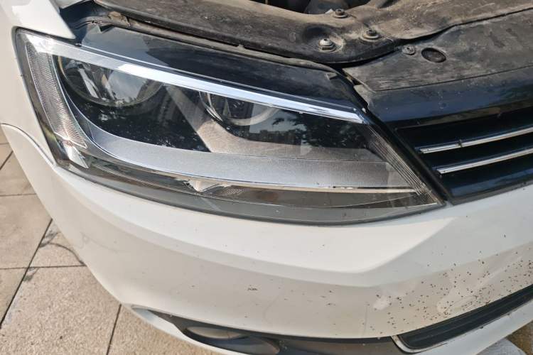 Used Volkswagen Sagitar 2014 Revised Version 1.6L Automatic Comfort Edition Right Front Headlight