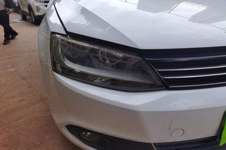 Used Volkswagen Sagitar 2014 Revised Version 1.6L Manual Leading Edition Right Front Headlight