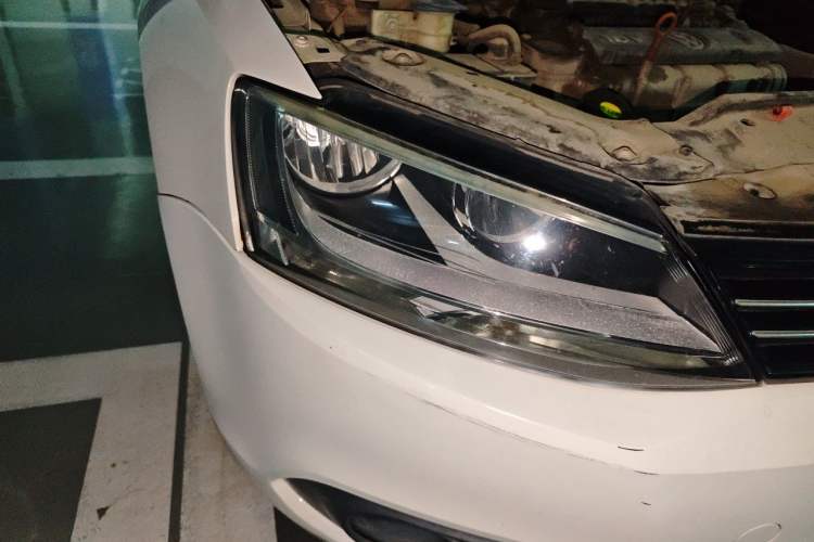 Used Volkswagen Sagitar 2014 Revised Version 1.6L Manual Comfort Edition Right Front Headlight